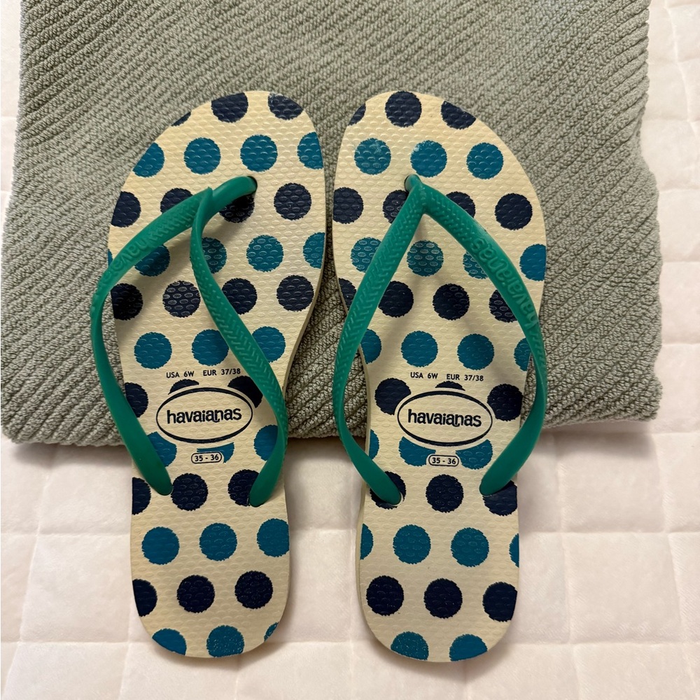 Havaianas Teal and Navy Polka Dot Flip Flops